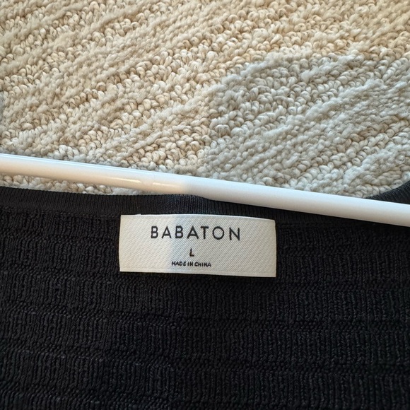 Aritzia Black Textured Crop Top with Pearl Buttons - Size Large - Picture 4 of 4